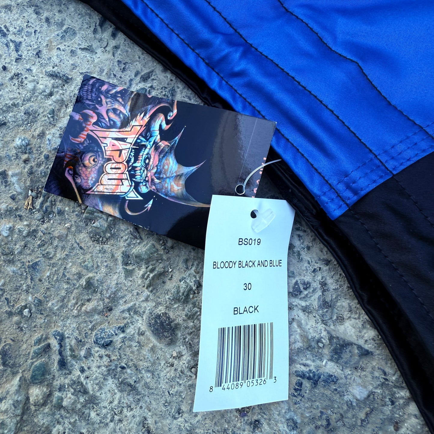 Tapout Fight Shorts – BLOODY BLACK AND BLUE